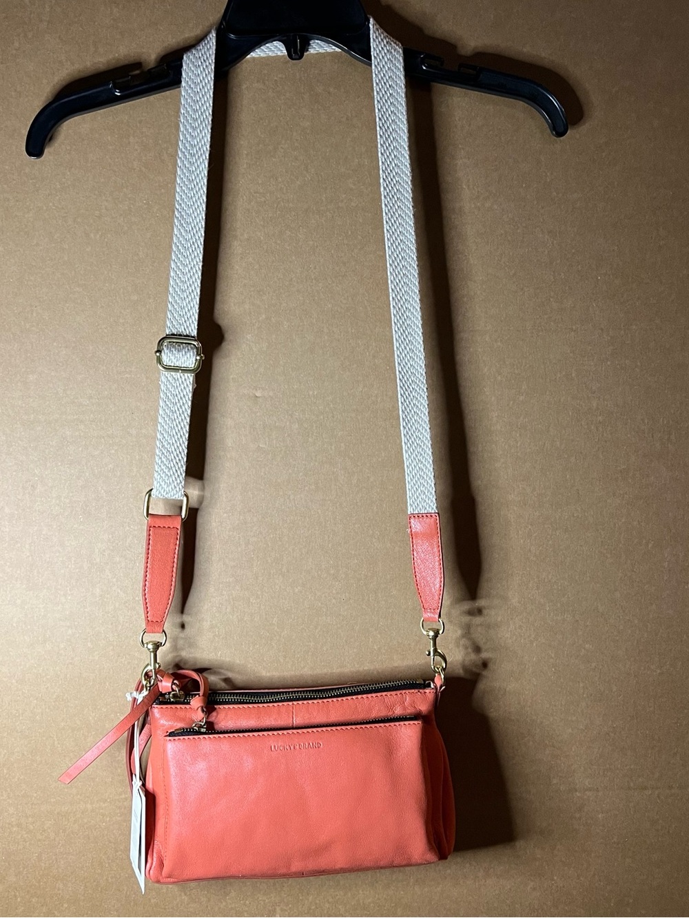 NEW Lucky Brand Coral Leather Crossbody Bag with Adjustable Strap - Picture 3 of 6